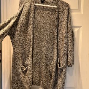 QUARTER SLEEVE CARDIGAN WITH POCKETS